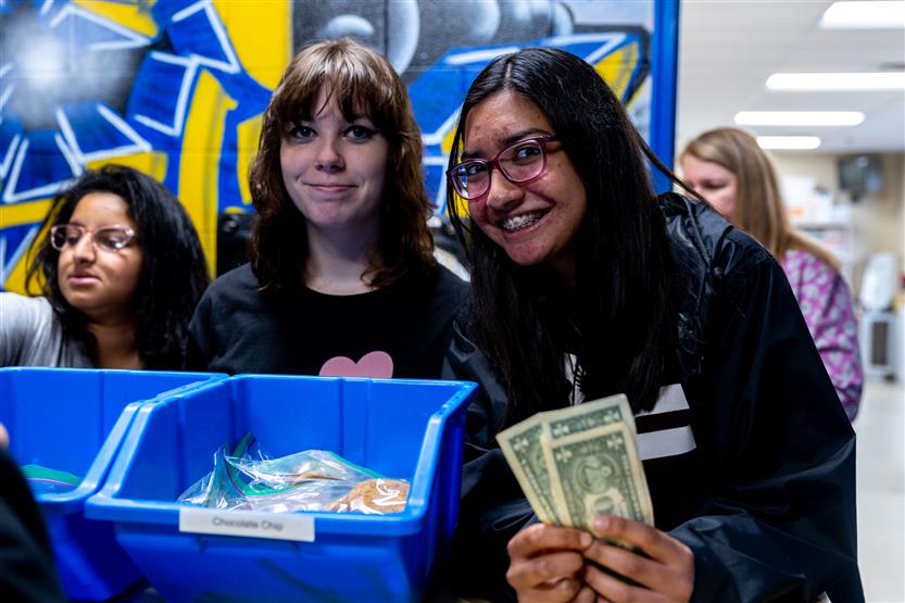 Brentwood High students run a cookie store